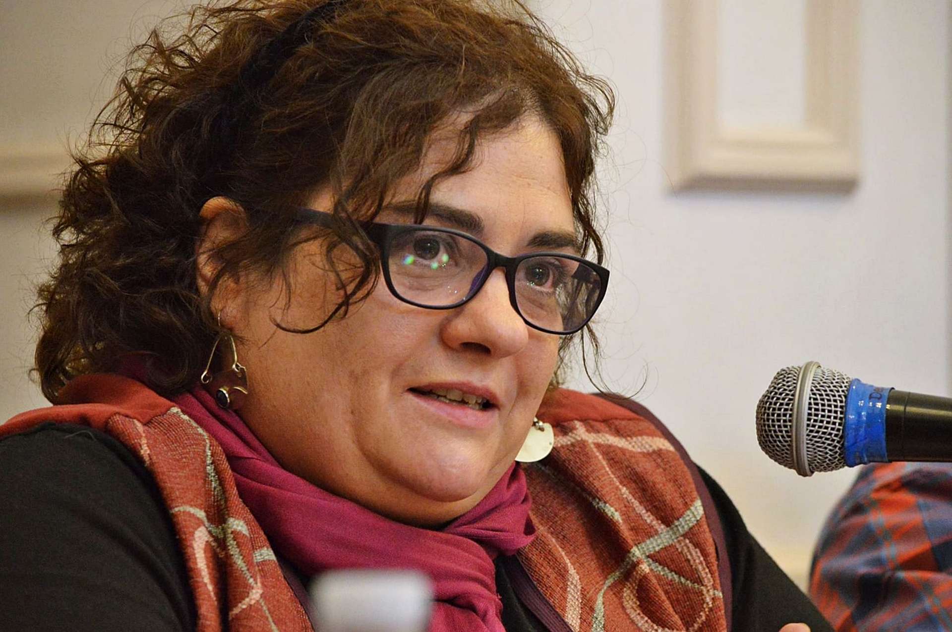 Olga Echeverría en la presentación del libro de Lucas Bilbao y Ariel Lede 